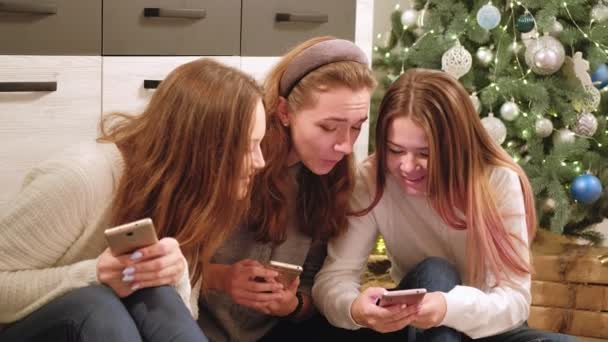 Festif loisirs noël maison fête adolescent filles — Video