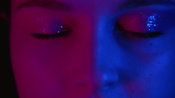 Neon lights portrait woman eyes pink blue glow — Stock Video