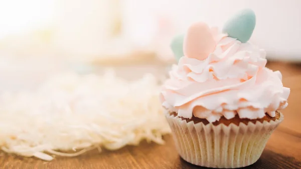 Confeitaria arte sobremesa decoração cupcake creme — Fotografia de Stock