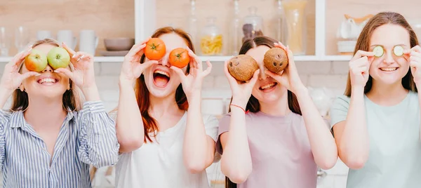 Healthy lifestyle happy female friends fun kitchen — 스톡 사진