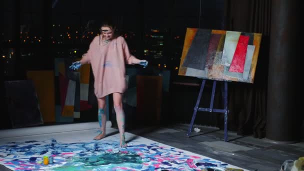 Foot painting amused woman enjoying dancing — Stok video