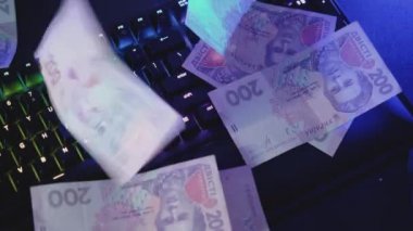 Çevrimiçi para kazanmak için bilgisayar klavyesi