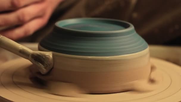 Pottery art hand brush apply clay bowl spinning — Αρχείο Βίντεο