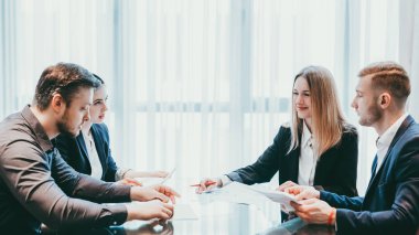 ortaklık müzakere iş adamları konferansı