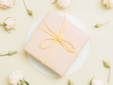 Yıldönümü sürpriz hediye kutusu.