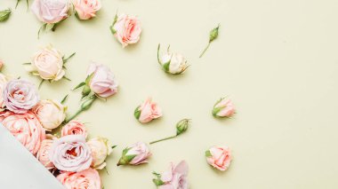 Çiçek süslemesi. Gül tomurcukları.