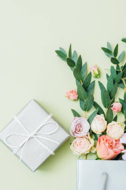 Doğum günü hediyesi. Çiçek hediyesi.