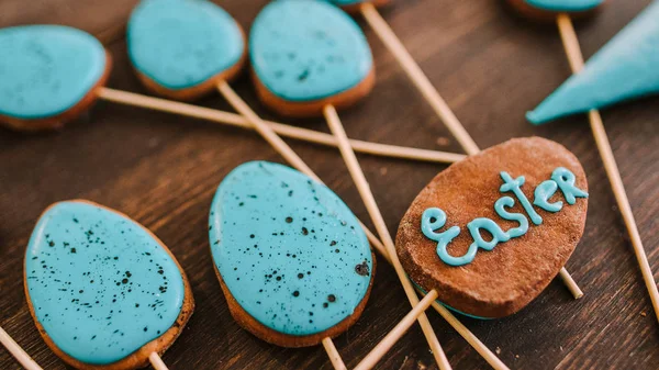 Húsvéti kezeli dekoratív házi keksz cukormáz — Stock Fotó