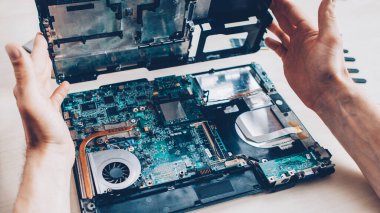 Donanım uzmanlığı dizüstü bilgisayar bileşenleri devresi