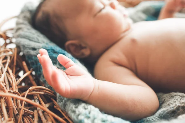Cuidado de la piel del bebé protección de la salud tratamiento recién nacido —  Fotos de Stock