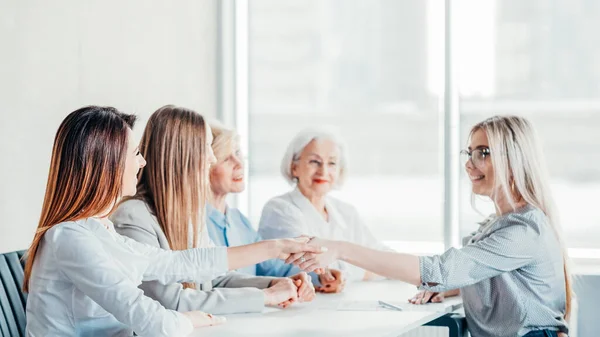 Mujer orientado empresa entrevista de trabajo solicitante — Foto de Stock