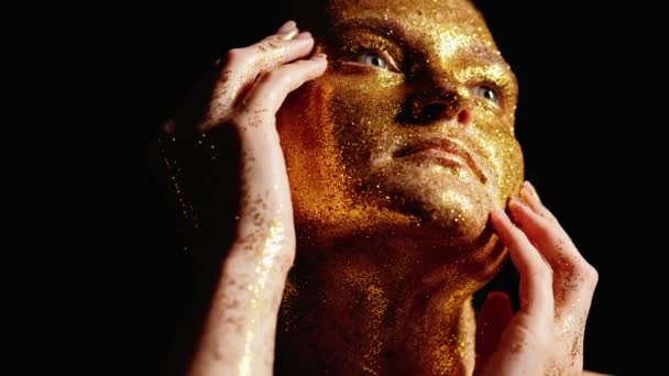 Glitter retrato arte mujer oro brillante cara — Vídeos de Stock