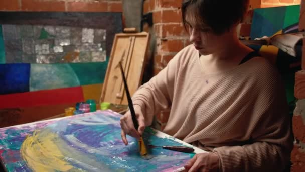 Peinture hobby talentueuse femme art abstrait — Video