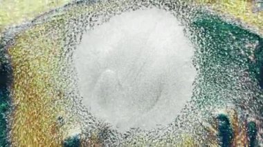 sıvı sanat simli beyaz altın rengi mürekkep hareketi