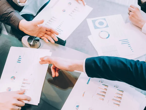 Gráficos de equipe profissional reunião corporativa gráficos — Fotografia de Stock