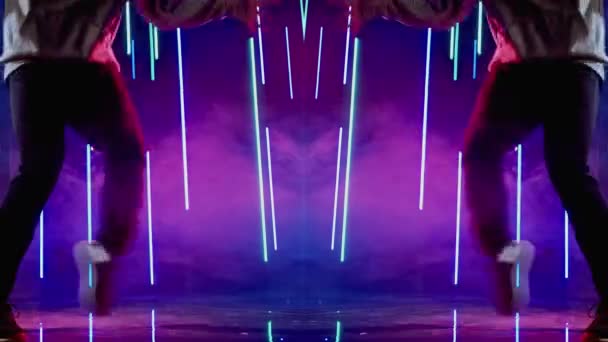 Neon light dance man billy bounce movements purple — Stock video