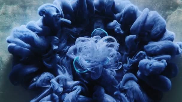 Nube de color superposición efecto de explosión de tinta de piedra azul — Vídeos de Stock