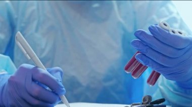 covid-19 enfeksiyon kan testi hemşiresi serum örnekleri