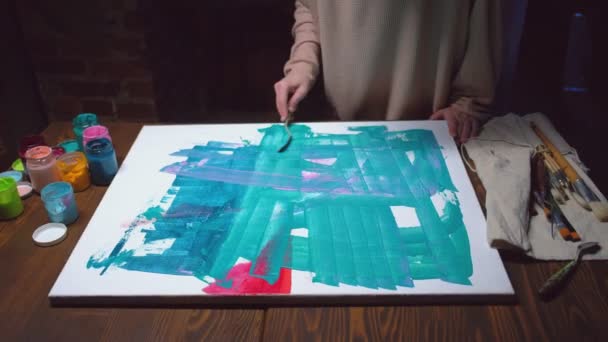 Art abstrait talentueux femme peinture toile — Video