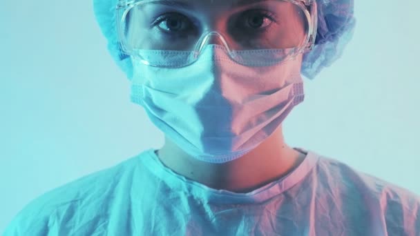 Пандемический вирус доктор портрет маски лица — стоковое видео