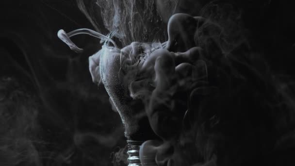 Fumo flusso grigio polvere smog movimento rotto lampadina — Video Stock