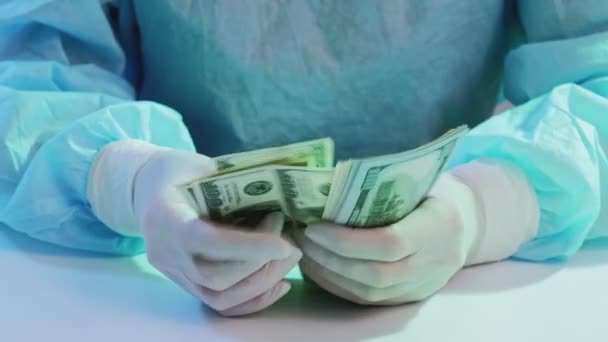 Caro cirurgia anestesiologista notas de dólar — Vídeo de Stock