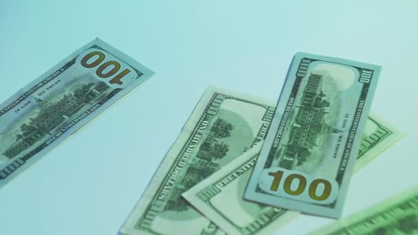 Peníze dešťové inflace 100 nás dolarové bankovky — Stock video