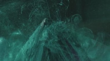 renk sıvısı yeşil parıltı tozu buhar akışı