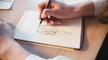giyim tasarımı sanat okulu kadın el çizimi