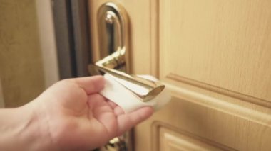 ev dezenfeksiyonu covid-19 önleme el silme