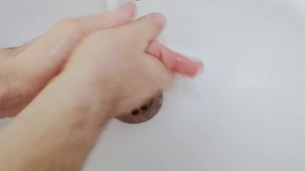 Hand wassen coronavirus angst man schoon water — Stockvideo