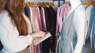 moda tasarımcısı kadın stilisti çizimi
