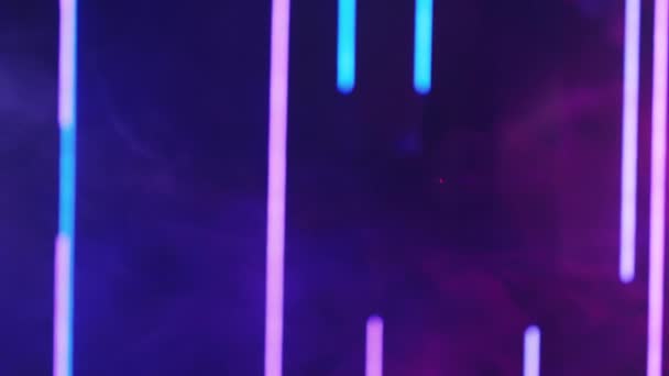 Цветной дым фон фантомные голубые неоновые огни — стоковое видео