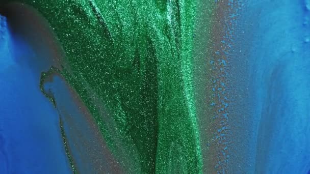 Glitter fluid motion green blue paint spill flow — Stockvideo