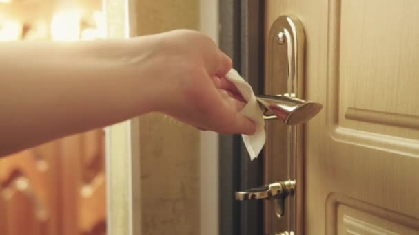 Home sanitaire voorzieningen coronavirus preventie hand veeg — Stockvideo