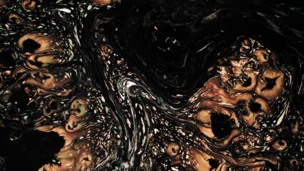 流体艺术黑色橙色虎白色颜料混合物 — 图库视频影像
