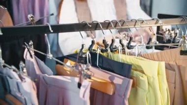 Perakende terapi yapan kadınlar moda giyim mağazasını seçiyor