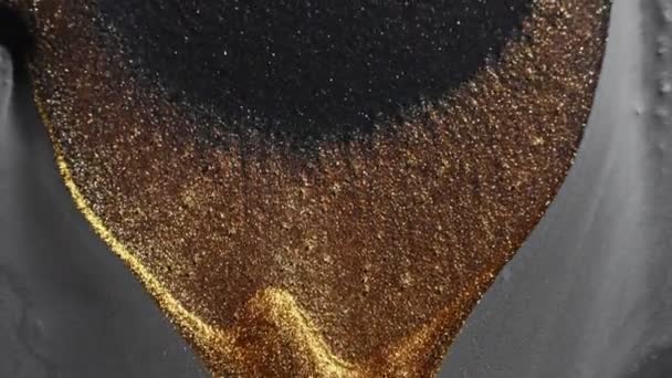 Korrel vloeistof textuur glitter brons zwarte inkt stroom — Stockvideo