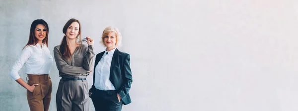Női szakmai siker három üzleti nő — Stock Fotó
