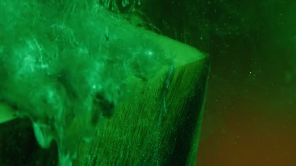 Капельница краски текстура зеленый блеск движения жидкости — стоковое видео