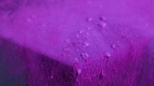 Color fluid drip neon purple glitter ink flow — Stok Video