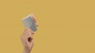 Nakit para transferi el rublesi 4 para hareketi ayarla