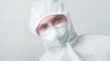 Sağlık çalışanı koruyucu maske daveti