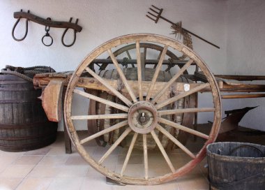 Tekerlek. İspanyolca köyün geleneksel dekor.