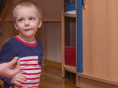 neşeli ve neşeli bir çocuk