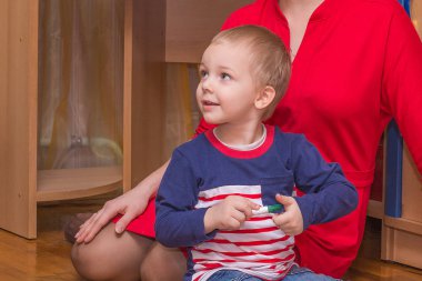 neşeli ve neşeli bir çocuk