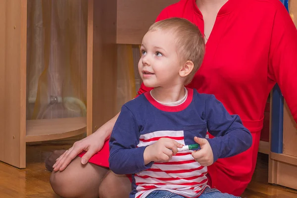 neşeli ve neşeli bir çocuk