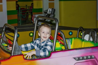 neşeli ve neşeli bir çocuk