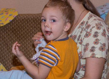 neşeli ve neşeli bir çocuk