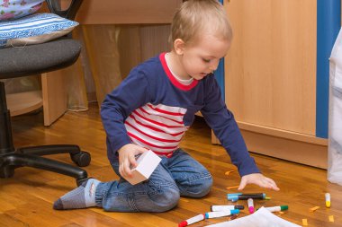 neşeli ve neşeli bir çocuk